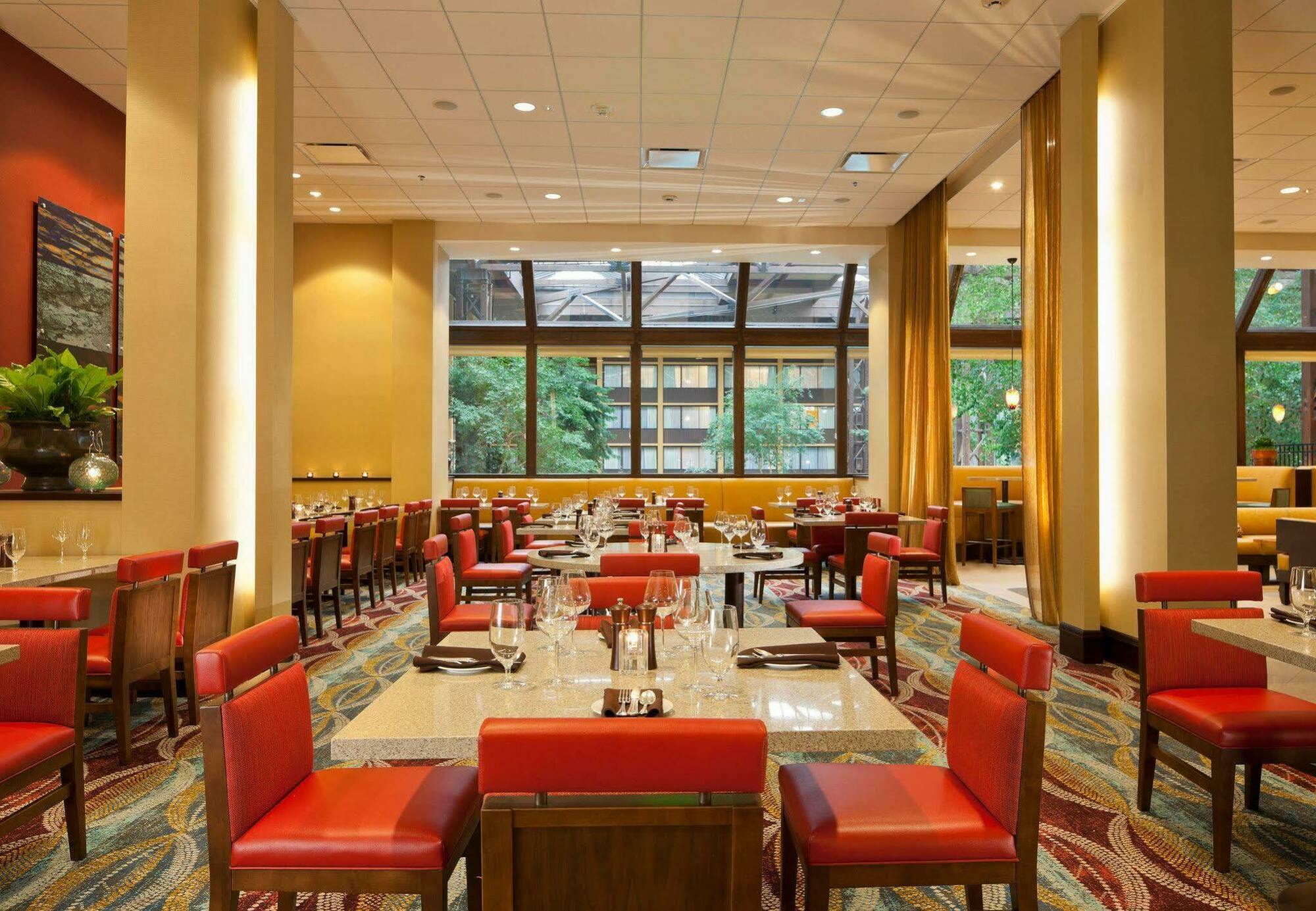 Готель Seattle Airport Marriott СіТак Ресторан фото
